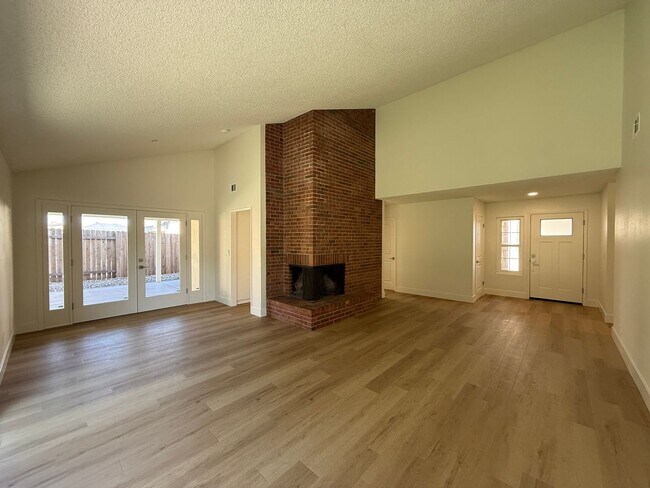 Building Photo - Just Beautifully Updated Village Hills Single Story Home in Orcutt