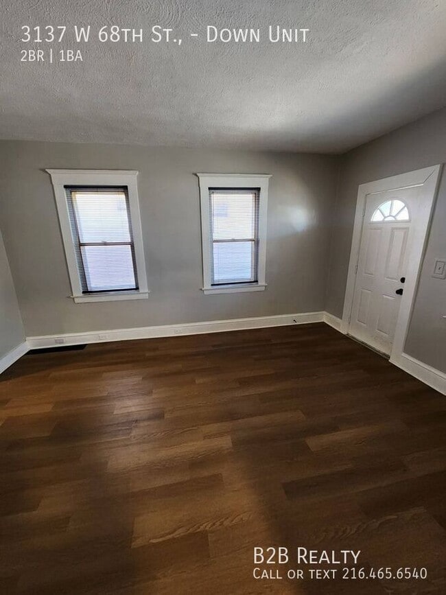 Building Photo - Spacious Two-Bedroom Unit in a Charming Mu...