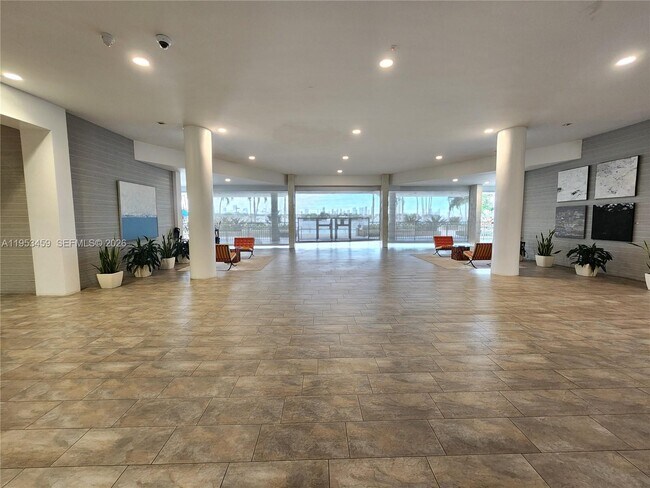 Building Photo - 800 West Ave