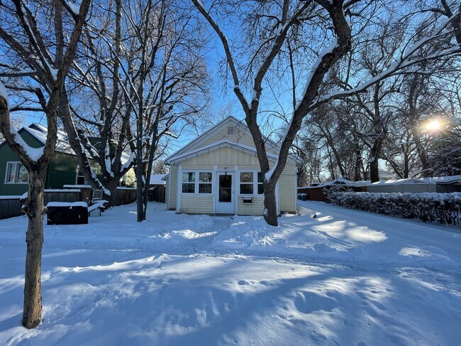 Building Photo - 417 E Magnolia St