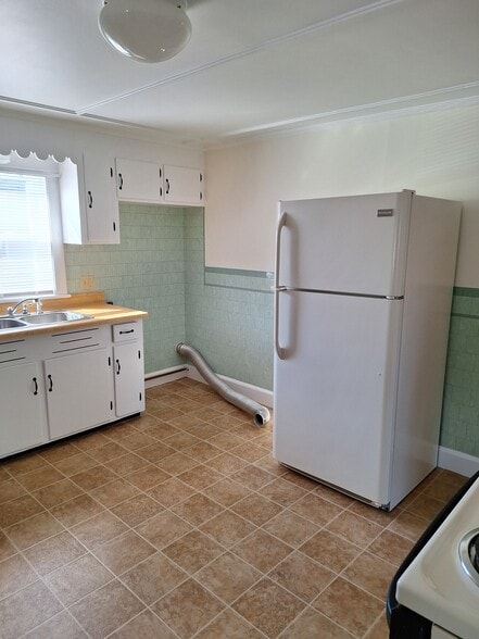 kitchen - 96 Western Ave
