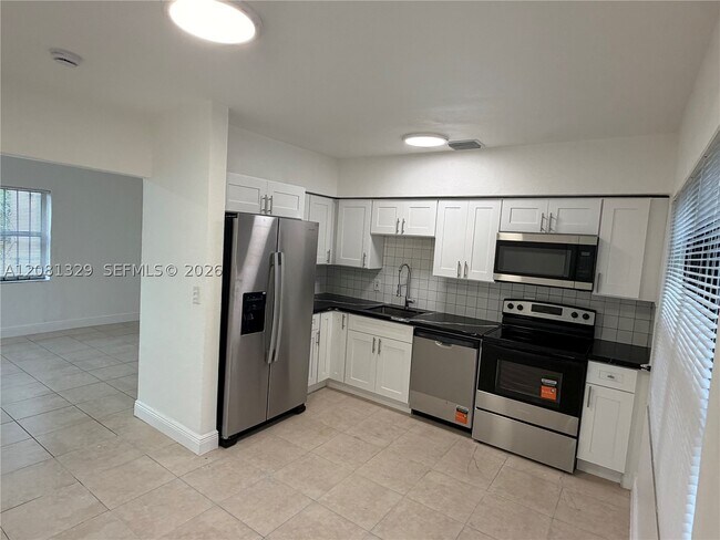 Building Photo - 1311 NE 157th St
