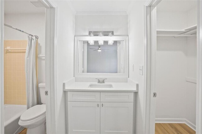 Building Photo - 460 Forestgate Ct