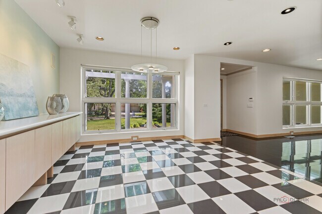 Building Photo - 1660 Hertel Ln