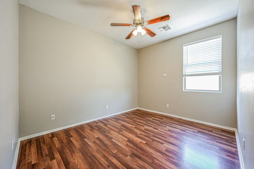 Building Photo - 16994 W Manchester Dr