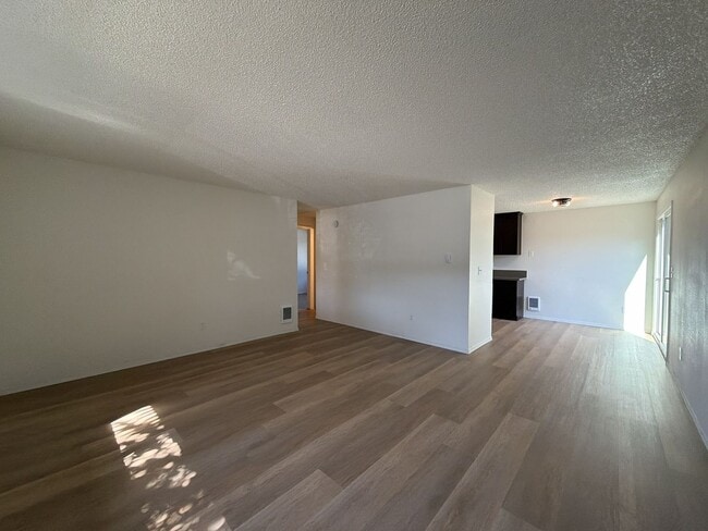 Building Photo - 5921 SE 83rd Ave
