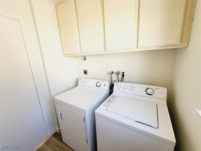 Building Photo - 3565 S Calmosa St