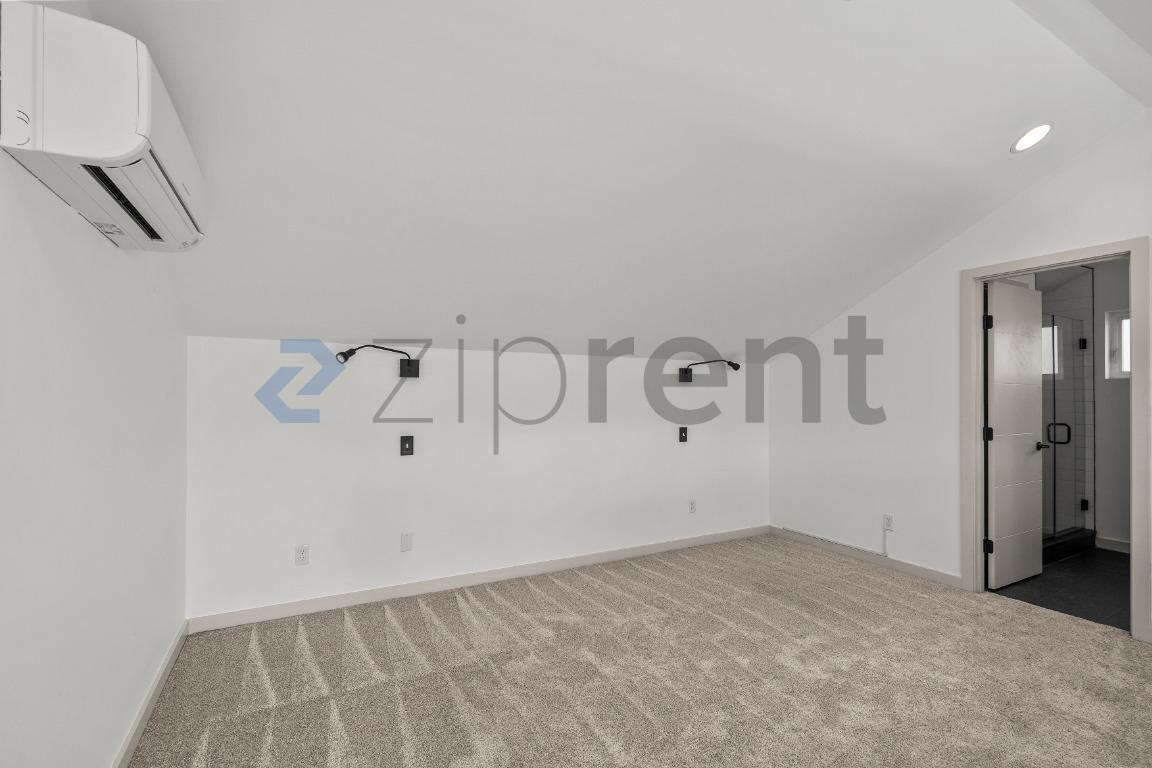 Building Photo - Unit