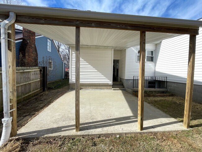 Building Photo - Cute Rental House in Shelbyville