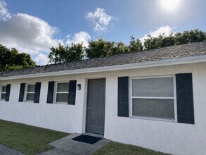 Building Photo - Vero Beach 2 Bedroom 1 Bath