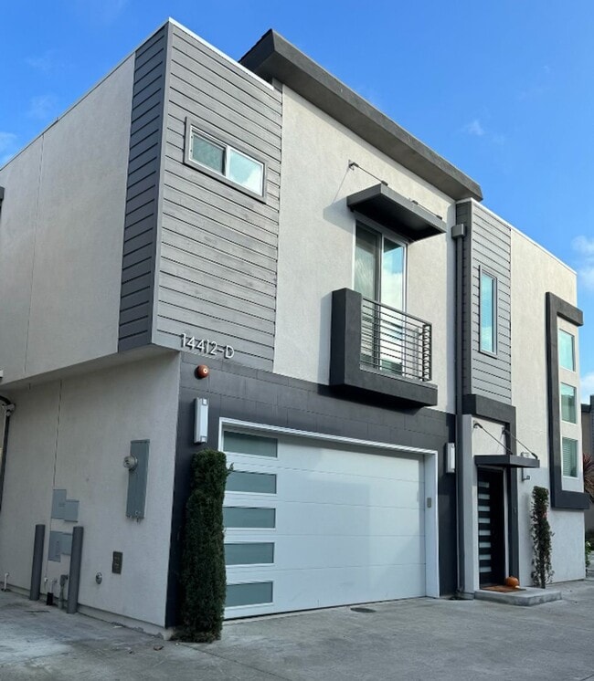 Building Photo - 14416 Yukon Ave