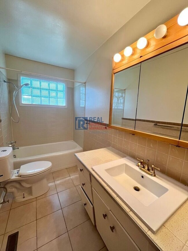 Building Photo - 919 Panorama Dr