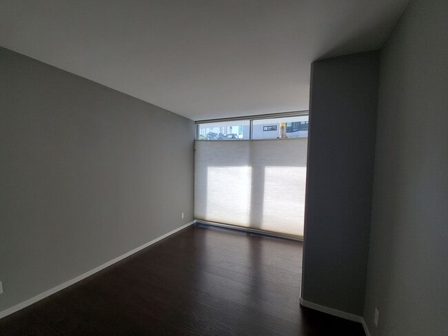 Building Photo - Renovated Pacific Heights 2x2 Condo with g...