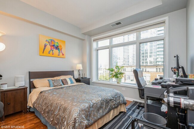 Building Photo - 657 W Fulton St