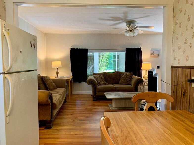 Building Photo - 67 Cable