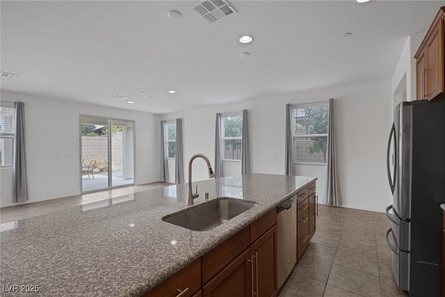 Building Photo - 489 Intonation St