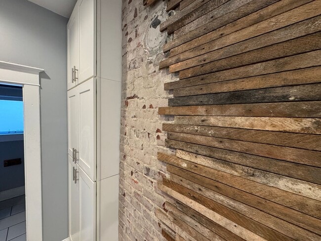 Building Photo - 1020-1022 S Randolph