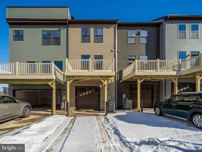 Building Photo - 14062 Sunrise Valley Dr