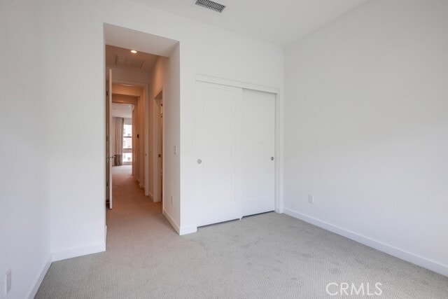Building Photo - 335 Placemark