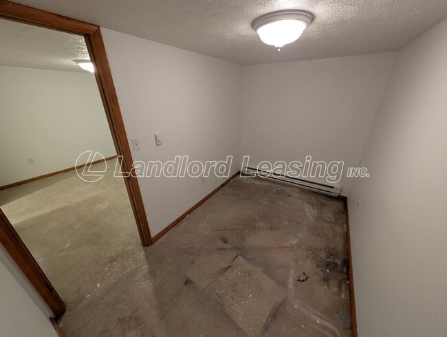 Building Photo - Spacious 4-Bedroom Home with Scenic Views ...