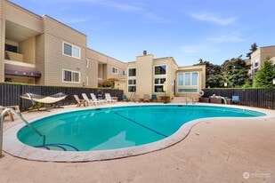 Building Photo - 5844 NE 75th St