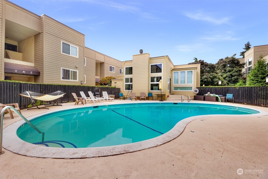 Primary Photo - 5844 NE 75th St