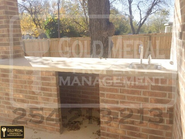 Building Photo - 1017 S 9th St