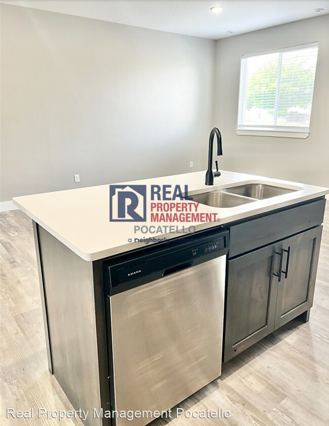 Building Photo - 3 br, 2.5 bath House - 189 Park Lawn #7