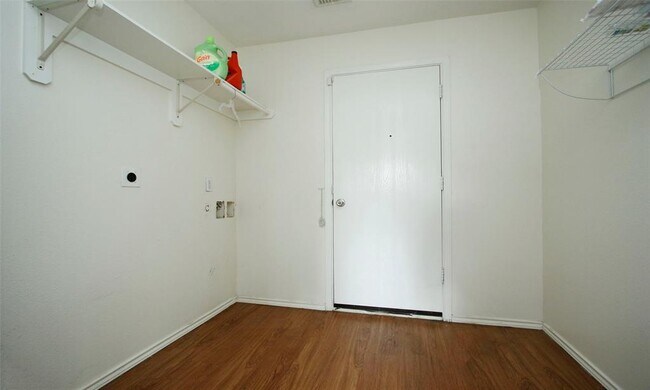 Building Photo - 16755 N Thrasher Dr