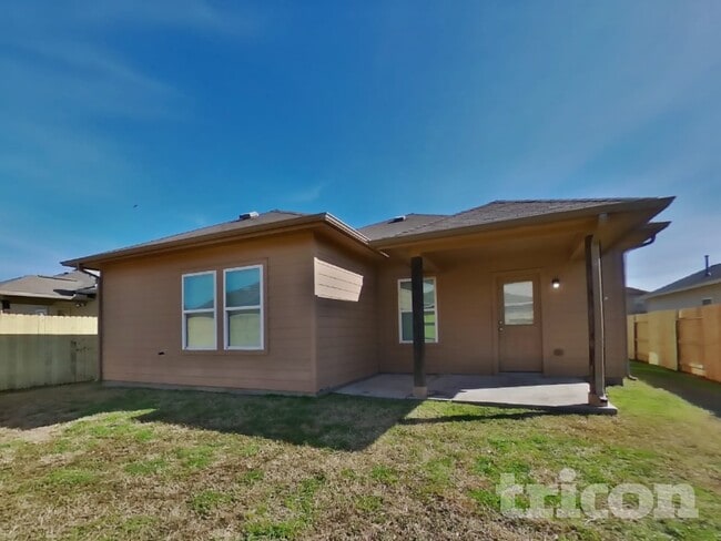 Building Photo - 2122 Hackberry Bank Ln