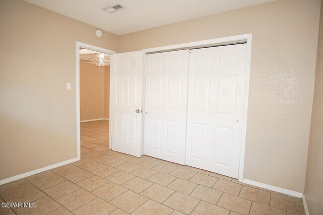 Building Photo - 8612 Lawson St