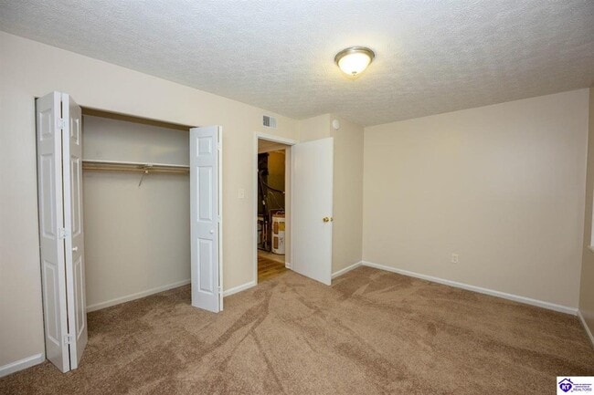 Building Photo - 244 Pinewood Dr