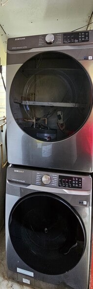 New washer and dryer - 18715 Hamilton St