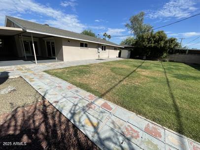 Building Photo - 2139 S La Rosa Dr