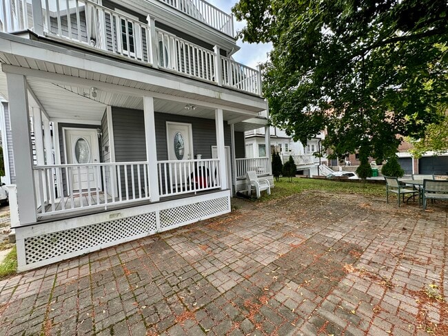 Building Photo - 62 Manet Rd