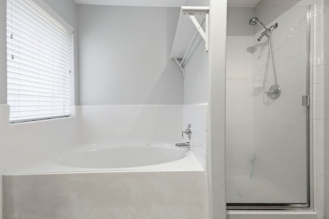 Building Photo - 25450 Barmby Dr