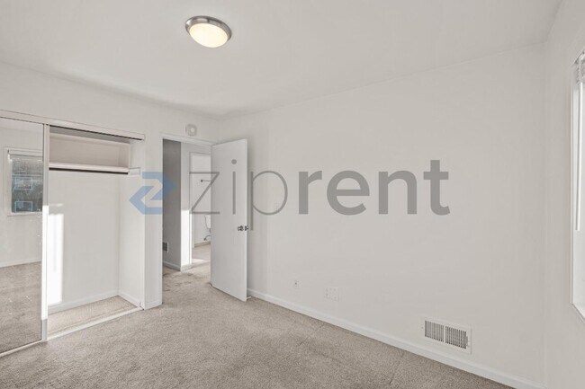 Building Photo - 5 Oak Crest Ct