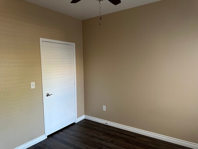 Building Photo - 7255 W Sunset Rd