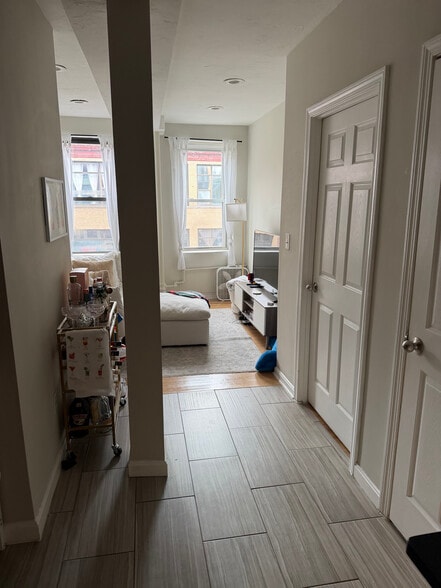 Building Photo - 226 Hanover St