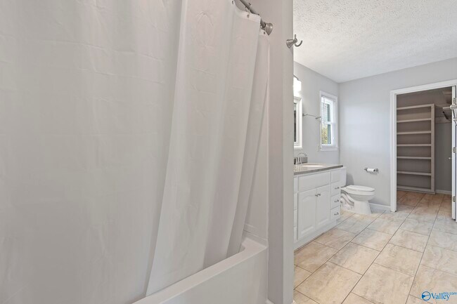 Building Photo - 15153 New Cut Rd