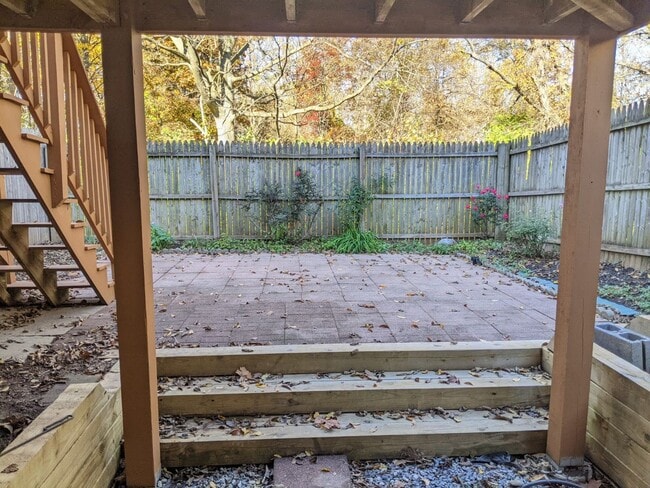 Building Photo - Renovated townhouse in established Frederick neighborhood ready mid February!