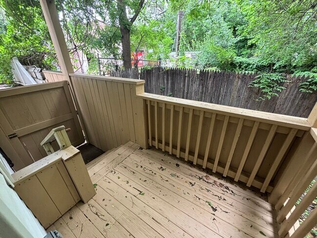 Building Photo - 2 bedroom home with Balcony