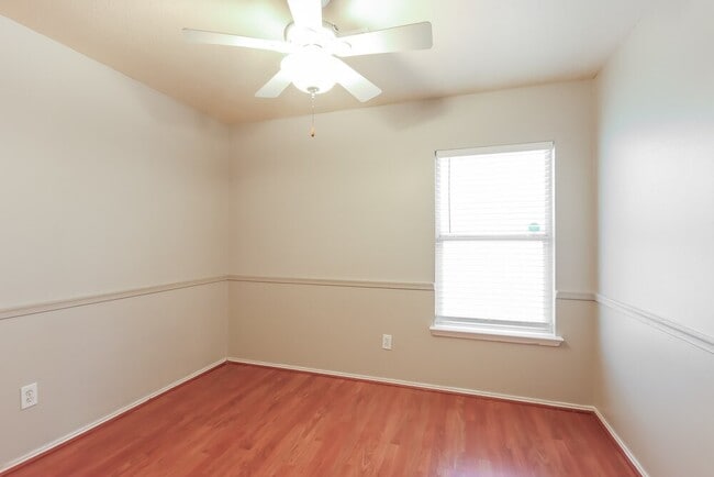 Building Photo - 12123 Carriage Oak Cir