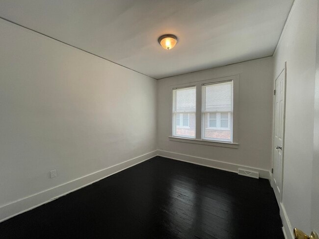 Building Photo - 4708 Lakewood St