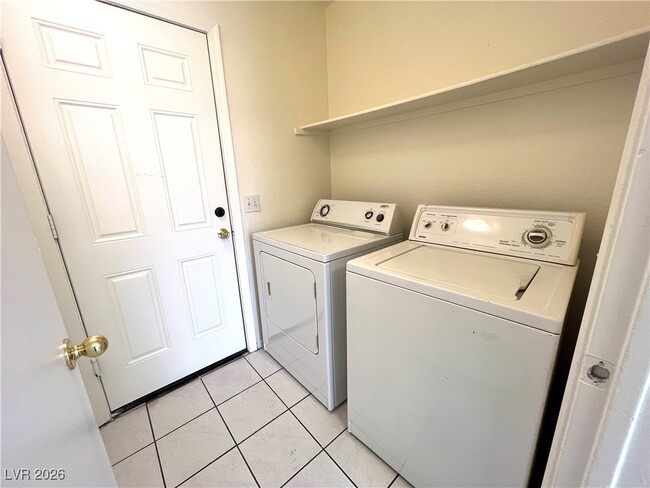 Building Photo - 4548 Aviation St