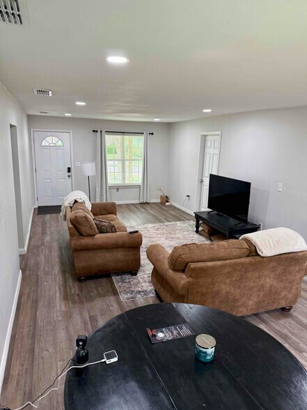 Building Photo - 2334 W Denman St