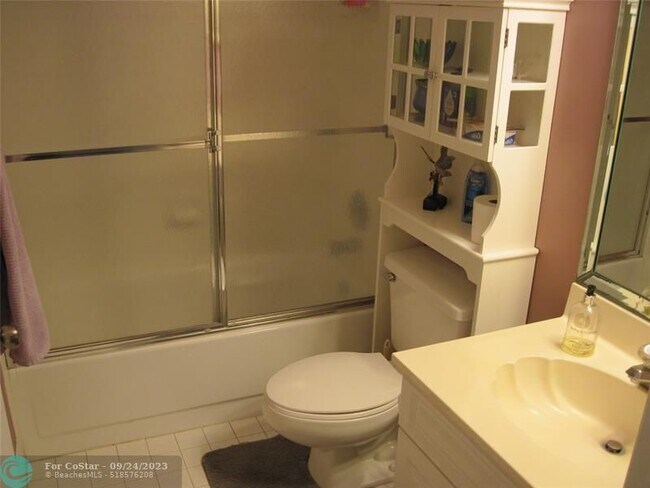 Building Photo - 2240 N Cypress Bend Dr