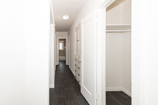 Building Photo - Bright and airy 2-bedroom 2-bath in Mid- City