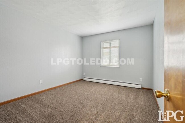 Building Photo - 3330 Arlington Ave
