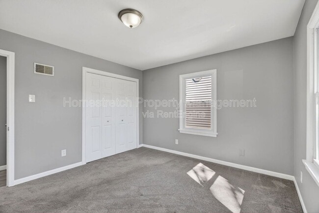 Building Photo - 9625 Theodosia Ave